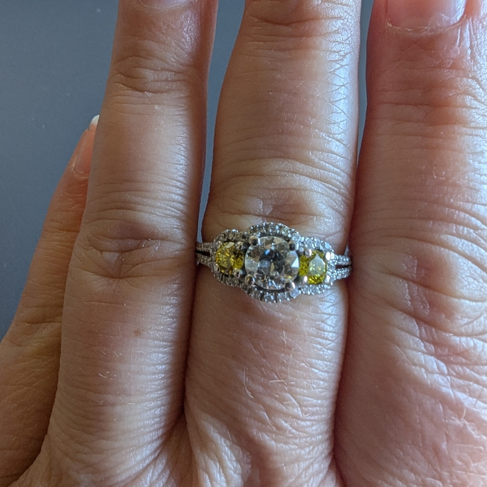 14k white Gold Natural White Diamond And Yellow Diamond Ring